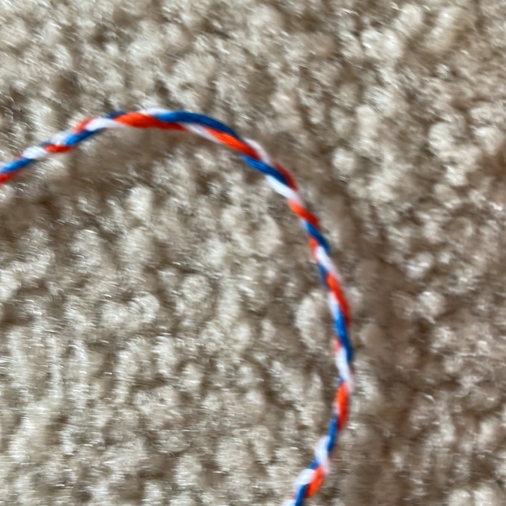 String bracelets - Picture 2 of 3